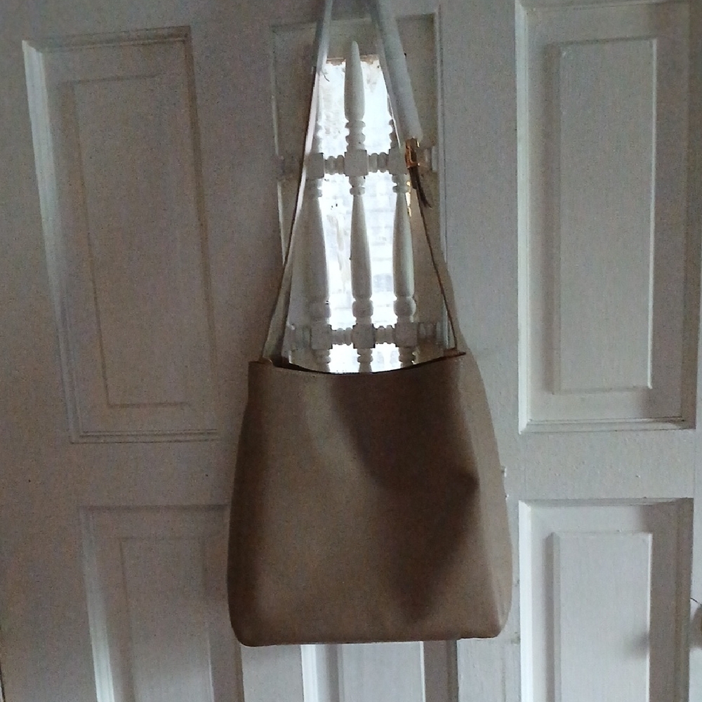 Chic Tan Shoulder Bag